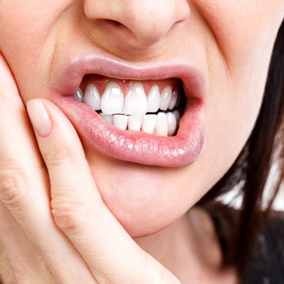 आखिरकार राहत पाए: दांत दर्द को प्राकृतिक रूप से ठीक करें।